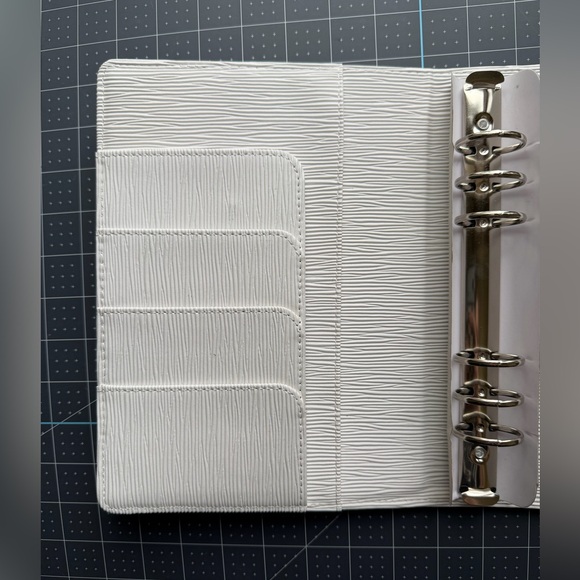 Binder - Picture 3 of 6